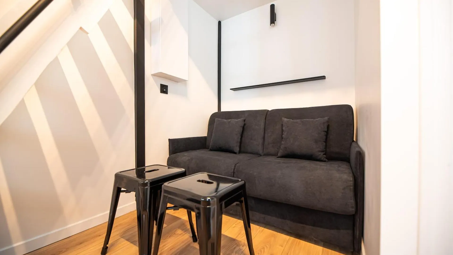 Apartment Lovely Nest In Paris