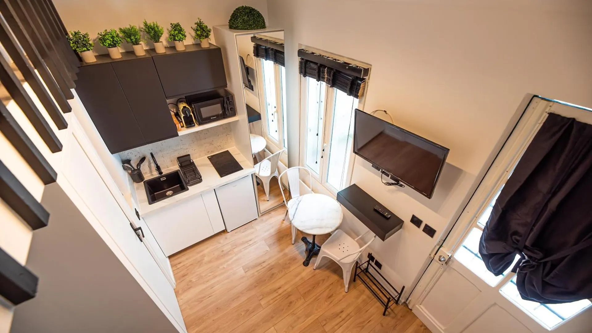 Lovely Nest In Paris 0*,